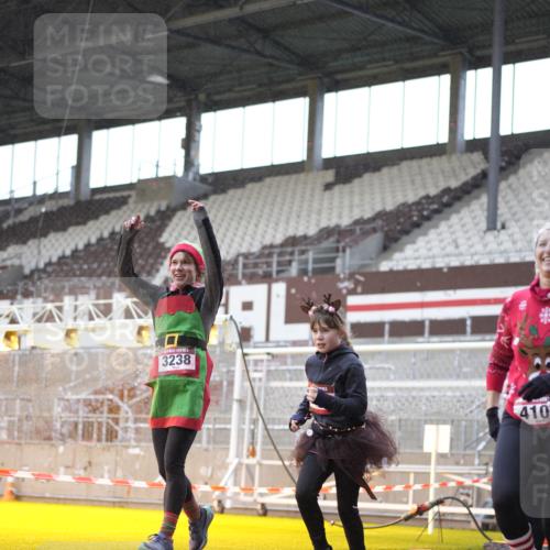 07.12.2025 - St. Pauli X-Mass-Run No. 15 Patografie http://msf.ph/oto/9369985 07.12.2025 11:31:07 Ziel 203, 329, 1595, 1755, 2428, 2429, 2430, 2492, 2493, 3181, 3182, 3184, 3238, 3239, 3352, 3436, 4105 meine-sportfotos.de