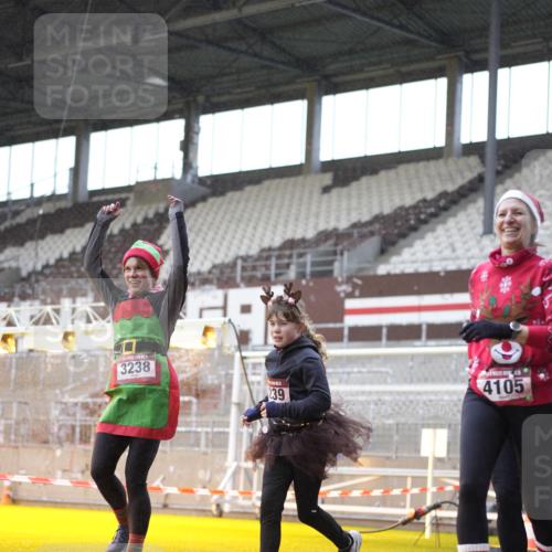 07.12.2025 - St. Pauli X-Mass-Run No. 15 Patografie http://msf.ph/oto/9369986 07.12.2025 11:31:07 Ziel 203, 329, 1595, 1755, 2428, 2429, 2430, 2492, 2493, 3181, 3182, 3184, 3238, 3239, 3352, 3436, 4105 meine-sportfotos.de