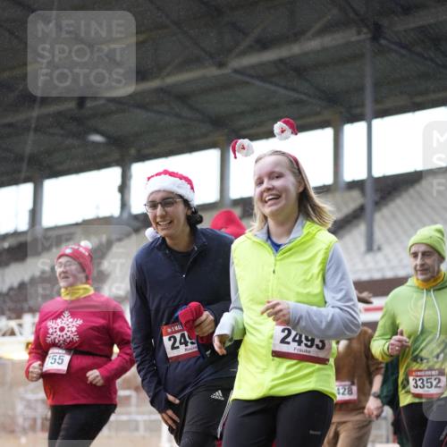 07.12.2025 - St. Pauli X-Mass-Run No. 15 Patografie http://msf.ph/oto/9369998 07.12.2025 11:31:10 Ziel 203, 329, 1755, 2428, 2429, 2430, 2492, 2493, 3181, 3182, 3184, 3238, 3239, 3352, 3436, 4105 meine-sportfotos.de