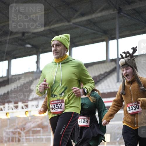 07.12.2025 - St. Pauli X-Mass-Run No. 15 Patografie http://msf.ph/oto/9370003 07.12.2025 11:31:11 Ziel 203, 329, 1755, 2428, 2429, 2430, 2492, 2493, 3181, 3182, 3184, 3238, 3239, 3352, 3436, 4105 meine-sportfotos.de