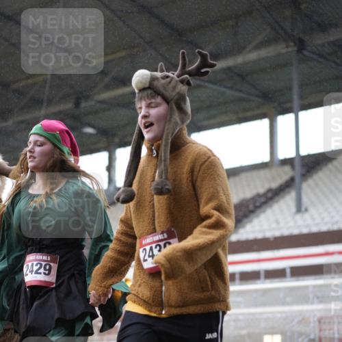 07.12.2025 - St. Pauli X-Mass-Run No. 15 Patografie http://msf.ph/oto/9370007 07.12.2025 11:31:11 Ziel 203, 329, 1755, 2428, 2429, 2430, 2492, 2493, 3181, 3182, 3184, 3238, 3239, 3352, 3436, 4105 meine-sportfotos.de