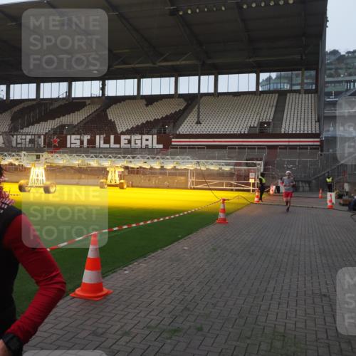 07.12.2025 - St. Pauli X-Mass-Run No. 15 Fabian Wolf http://msf.ph/oto/9370010 07.12.2025 10:00:41 Ziel 855, 1418, 1976, 2348, 3084 meine-sportfotos.de