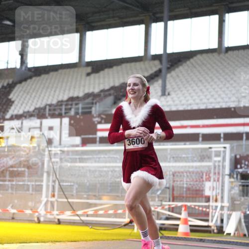 07.12.2025 - St. Pauli X-Mass-Run No. 15 Patografie http://msf.ph/oto/9370018 07.12.2025 11:31:23 Ziel 331, 1755, 2017, 2428, 2429, 2430, 2492, 2493, 3087, 3181, 3182, 3184, 3352, 3600 meine-sportfotos.de