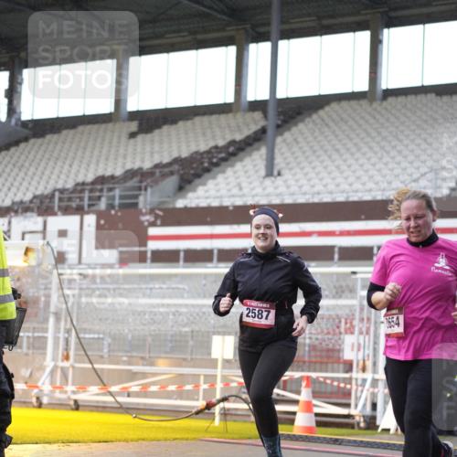 07.12.2025 - St. Pauli X-Mass-Run No. 15 Patografie http://msf.ph/oto/9370029 07.12.2025 11:31:37 Ziel 331, 2497, 2523, 2527, 2587, 2654, 2656, 3087, 3600 meine-sportfotos.de