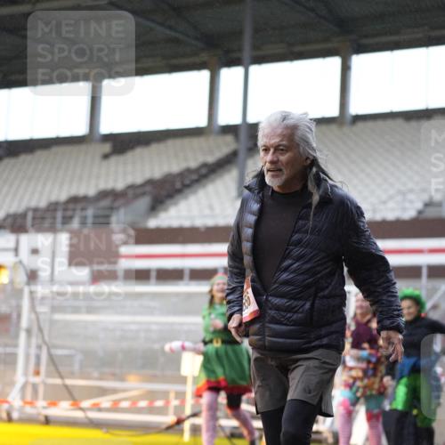 07.12.2025 - St. Pauli X-Mass-Run No. 15 Patografie http://msf.ph/oto/9370041 07.12.2025 11:31:40 Ziel 2048, 2497, 2523, 2527, 2587, 2654, 2656, 3087, 3678 meine-sportfotos.de