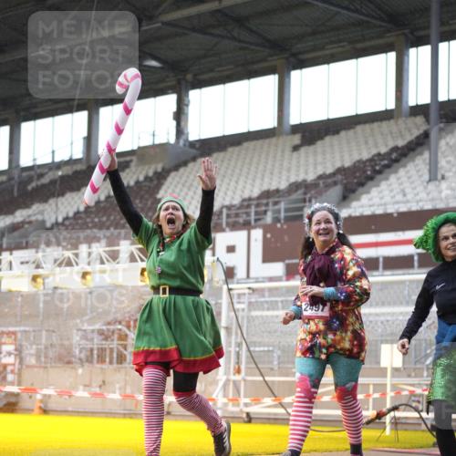 07.12.2025 - St. Pauli X-Mass-Run No. 15 Patografie http://msf.ph/oto/9370049 07.12.2025 11:31:42 Ziel 2048, 2497, 2523, 2527, 2587, 2654, 2656, 3087, 3678 meine-sportfotos.de