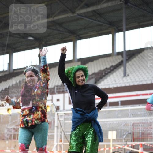 07.12.2025 - St. Pauli X-Mass-Run No. 15 Patografie http://msf.ph/oto/9370053 07.12.2025 11:31:43 Ziel 2048, 2497, 2523, 2527, 2587, 2654, 2656, 3087, 3678 meine-sportfotos.de