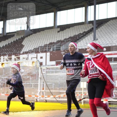 07.12.2025 - St. Pauli X-Mass-Run No. 15 Patografie http://msf.ph/oto/9370066 07.12.2025 11:31:49 Ziel 2048, 2050, 2120, 2497, 2523, 2527, 2587, 2654, 2656, 3678, 4633, 4640, 4642 meine-sportfotos.de