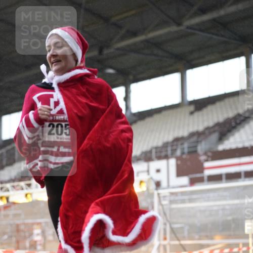 07.12.2025 - St. Pauli X-Mass-Run No. 15 Patografie http://msf.ph/oto/9370070 07.12.2025 11:31:50 Ziel 2048, 2050, 2120, 2497, 2523, 2527, 2587, 2654, 2656, 3678, 4633, 4640, 4642 meine-sportfotos.de