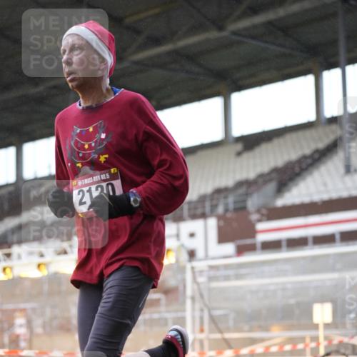 07.12.2025 - St. Pauli X-Mass-Run No. 15 Patografie http://msf.ph/oto/9370074 07.12.2025 11:31:51 Ziel 2048, 2050, 2120, 2497, 2523, 2527, 2587, 2654, 2656, 3678, 4633, 4640, 4642 meine-sportfotos.de