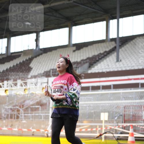 07.12.2025 - St. Pauli X-Mass-Run No. 15 Patografie http://msf.ph/oto/9370076 07.12.2025 11:31:56 Ziel 2048, 2050, 2120, 2497, 2523, 2527, 3343, 3678, 4633, 4640, 4642 meine-sportfotos.de