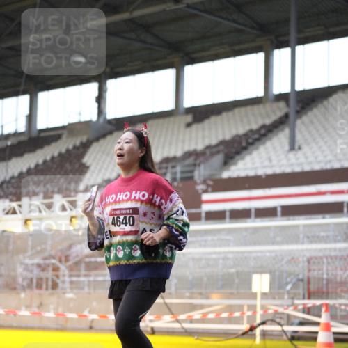 07.12.2025 - St. Pauli X-Mass-Run No. 15 Patografie http://msf.ph/oto/9370078 07.12.2025 11:31:56 Ziel 2048, 2050, 2120, 2497, 2523, 2527, 3343, 3678, 4633, 4640, 4642 meine-sportfotos.de