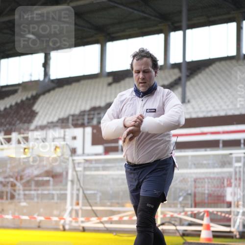 07.12.2025 - St. Pauli X-Mass-Run No. 15 Patografie http://msf.ph/oto/9370080 07.12.2025 11:32:00 Ziel 2048, 2050, 2120, 3343, 4633, 4640, 4642 meine-sportfotos.de
