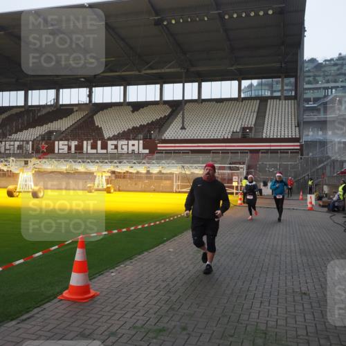 07.12.2025 - St. Pauli X-Mass-Run No. 15 Fabian Wolf http://msf.ph/oto/9370081 07.12.2025 10:01:15 Ziel 780, 783, 801, 1887, 1892, 2528 meine-sportfotos.de