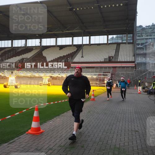 07.12.2025 - St. Pauli X-Mass-Run No. 15 Fabian Wolf http://msf.ph/oto/9370088 07.12.2025 10:01:16 Ziel 780, 783, 801, 1887, 1892, 2528 meine-sportfotos.de