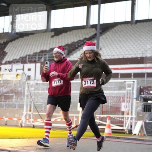 07.12.2025 - St. Pauli X-Mass-Run No. 15 Patografie http://msf.ph/oto/9370089 07.12.2025 11:32:11 Ziel 1081, 2043, 2044, 2595, 3173, 3177, 3343 meine-sportfotos.de