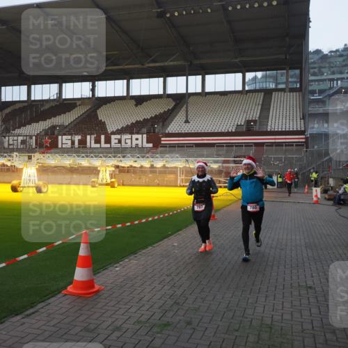07.12.2025 - St. Pauli X-Mass-Run No. 15 Fabian Wolf http://msf.ph/oto/9370094 07.12.2025 10:01:18 Ziel 780, 783, 801, 1124, 1887, 1892, 2528 meine-sportfotos.de