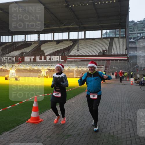 07.12.2025 - St. Pauli X-Mass-Run No. 15 Fabian Wolf http://msf.ph/oto/9370104 07.12.2025 10:01:19 Ziel 780, 783, 801, 1124, 1887, 1892, 2528 meine-sportfotos.de