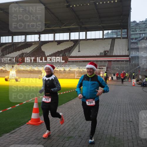 07.12.2025 - St. Pauli X-Mass-Run No. 15 Fabian Wolf http://msf.ph/oto/9370106 07.12.2025 10:01:19 Ziel 780, 783, 801, 1124, 1887, 1892, 2528 meine-sportfotos.de