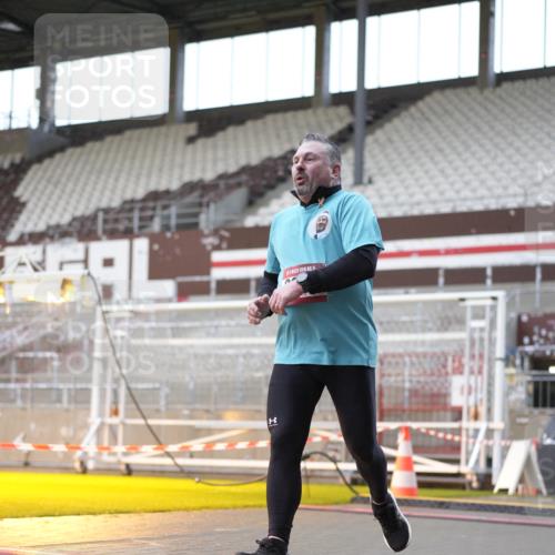 07.12.2025 - St. Pauli X-Mass-Run No. 15 Patografie http://msf.ph/oto/9370107 07.12.2025 11:32:19 Ziel 1081, 2043, 2044, 2283, 2419, 2595, 3173, 3177 meine-sportfotos.de