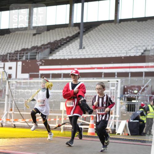 07.12.2025 - St. Pauli X-Mass-Run No. 15 Patografie http://msf.ph/oto/9370111 07.12.2025 11:32:27 Ziel 1081, 1884, 1886, 1998, 1999, 2000, 2015, 2283, 2419, 2595, 3177 meine-sportfotos.de