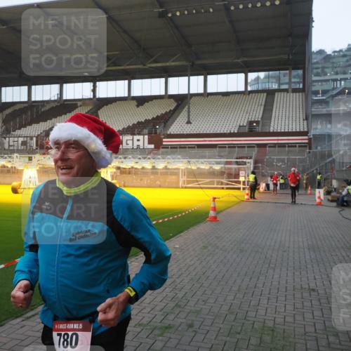 07.12.2025 - St. Pauli X-Mass-Run No. 15 Fabian Wolf http://msf.ph/oto/9370114 07.12.2025 10:01:20 Ziel 780, 783, 801, 1124, 1887, 1892, 2528 meine-sportfotos.de