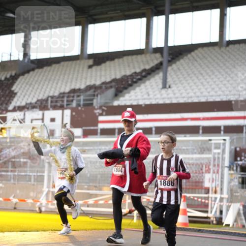 07.12.2025 - St. Pauli X-Mass-Run No. 15 Patografie http://msf.ph/oto/9370115 07.12.2025 11:32:27 Ziel 1081, 1884, 1886, 1998, 1999, 2000, 2015, 2283, 2419, 2595, 3177 meine-sportfotos.de