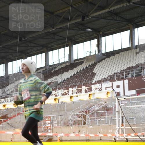 07.12.2025 - St. Pauli X-Mass-Run No. 15 Patografie http://msf.ph/oto/9370125 07.12.2025 11:32:29 Ziel 1884, 1886, 1998, 1999, 2000, 2015, 2283, 2419, 2595 meine-sportfotos.de