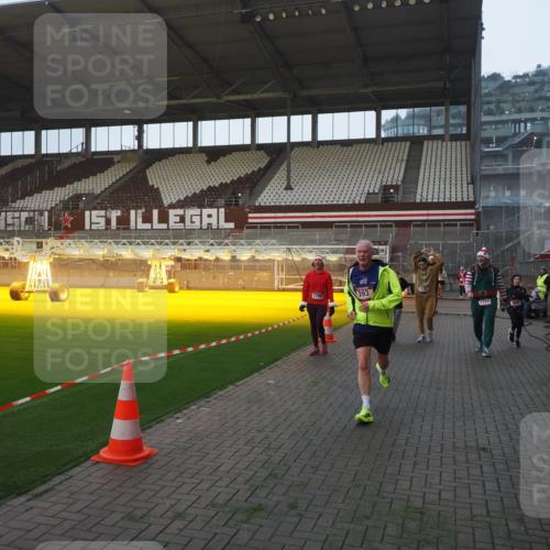 07.12.2025 - St. Pauli X-Mass-Run No. 15 Fabian Wolf http://msf.ph/oto/9370135 07.12.2025 10:01:29 Ziel 118, 393, 780, 783, 804, 1124, 1294, 1760, 3187, 3878 meine-sportfotos.de