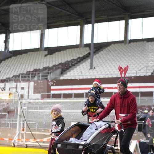 07.12.2025 - St. Pauli X-Mass-Run No. 15 Patografie http://msf.ph/oto/9370136 07.12.2025 11:32:52 Ziel 477, 2107, 2113, 2278, 2281, 2282, 2284, 3269, 3271 meine-sportfotos.de