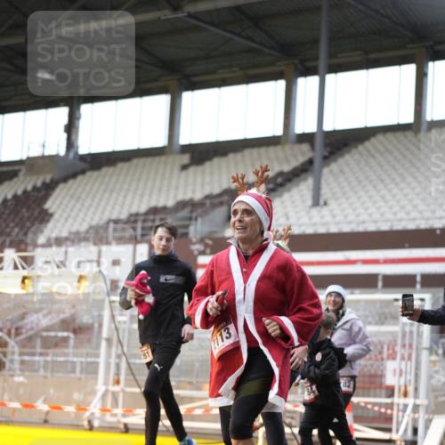 07.12.2025 - St. Pauli X-Mass-Run No. 15 Patografie http://msf.ph/oto/9370142 07.12.2025 11:32:54 Ziel 2107, 2113, 2278, 2281, 2282, 2284, 3269, 3271 meine-sportfotos.de