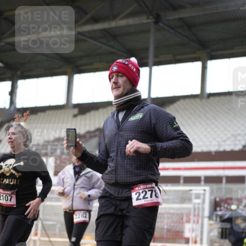 07.12.2025 - St. Pauli X-Mass-Run No. 15 Patografie http://msf.ph/oto/9370144 07.12.2025 11:32:55 Ziel 1013, 2107, 2113, 2278, 2281, 2282, 2284, 3269, 3271 meine-sportfotos.de