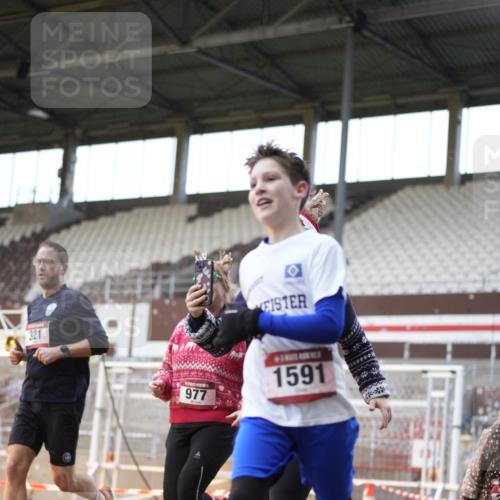 07.12.2025 - St. Pauli X-Mass-Run No. 15 Patografie http://msf.ph/oto/9370148 07.12.2025 11:33:00 Ziel 321, 977, 1013, 1591, 2005, 2107, 2113, 2278, 2281, 2282, 2284, 2662, 3269, 3271 meine-sportfotos.de