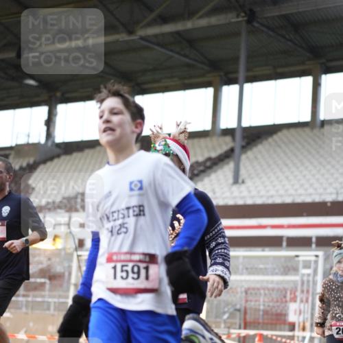 07.12.2025 - St. Pauli X-Mass-Run No. 15 Patografie http://msf.ph/oto/9370150 07.12.2025 11:33:01 Ziel 321, 977, 1013, 1591, 2005, 2016, 2107, 2113, 2278, 2281, 2282, 2284, 2662, 3269, 3271 meine-sportfotos.de