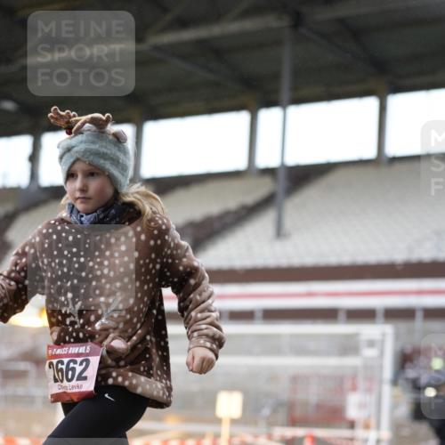 07.12.2025 - St. Pauli X-Mass-Run No. 15 Patografie http://msf.ph/oto/9370152 07.12.2025 11:33:02 Ziel 321, 977, 1013, 1591, 2005, 2016, 2107, 2113, 2278, 2281, 2282, 2284, 2662, 3269, 3271 meine-sportfotos.de