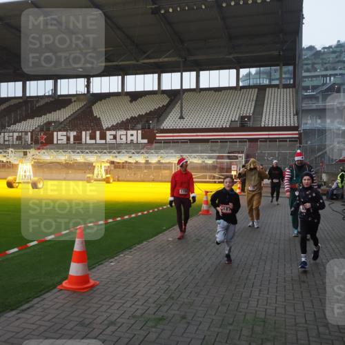 07.12.2025 - St. Pauli X-Mass-Run No. 15 Fabian Wolf http://msf.ph/oto/9370156 07.12.2025 10:01:31 Ziel 118, 393, 780, 783, 804, 1124, 1294, 1760, 3187, 3580, 3582, 3629, 3878 meine-sportfotos.de