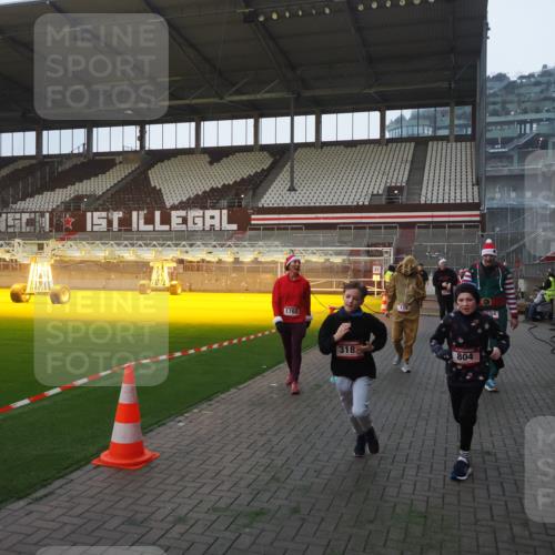 07.12.2025 - St. Pauli X-Mass-Run No. 15 Fabian Wolf http://msf.ph/oto/9370160 07.12.2025 10:01:31 Ziel 118, 393, 780, 783, 804, 1124, 1294, 1760, 3187, 3580, 3582, 3629, 3878 meine-sportfotos.de