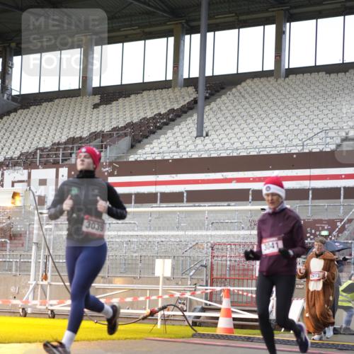 07.12.2025 - St. Pauli X-Mass-Run No. 15 Patografie http://msf.ph/oto/9370164 07.12.2025 11:33:07 Ziel 321, 977, 1013, 1591, 2005, 2016, 2107, 2113, 2278, 2281, 2282, 2284, 2612, 2613, 2614, 2620, 2662, 3039, 3041, 3269, 3271 meine-sportfotos.de