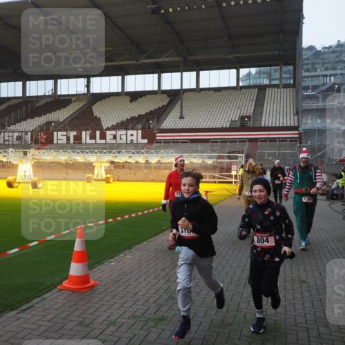 07.12.2025 - St. Pauli X-Mass-Run No. 15 Fabian Wolf http://msf.ph/oto/9370165 07.12.2025 10:01:32 Ziel 118, 393, 804, 1124, 1294, 1760, 3187, 3580, 3582, 3629, 3878 meine-sportfotos.de