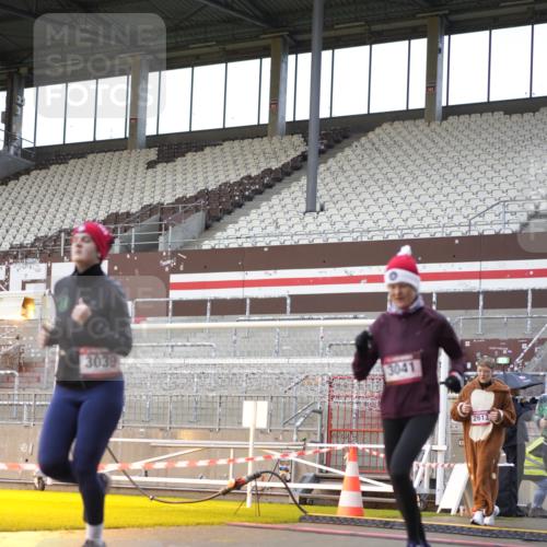07.12.2025 - St. Pauli X-Mass-Run No. 15 Patografie http://msf.ph/oto/9370166 07.12.2025 11:33:08 Ziel 321, 977, 1013, 1591, 2005, 2016, 2107, 2113, 2278, 2281, 2282, 2284, 2612, 2613, 2614, 2620, 2662, 3039, 3041, 3269 meine-sportfotos.de