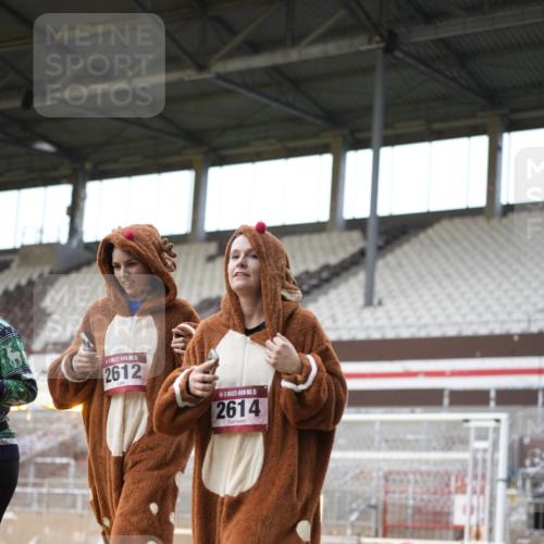 07.12.2025 - St. Pauli X-Mass-Run No. 15 Patografie http://msf.ph/oto/9370176 07.12.2025 11:33:11 Ziel 321, 977, 1013, 1591, 2005, 2016, 2612, 2613, 2614, 2620, 2662, 3039, 3041, 3166, 3169 meine-sportfotos.de