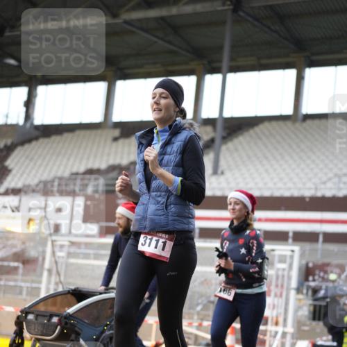 07.12.2025 - St. Pauli X-Mass-Run No. 15 Patografie http://msf.ph/oto/9370182 07.12.2025 11:33:16 Ziel 321, 977, 1591, 2005, 2016, 2612, 2613, 2614, 2620, 2662, 3039, 3041, 3166, 3169 meine-sportfotos.de