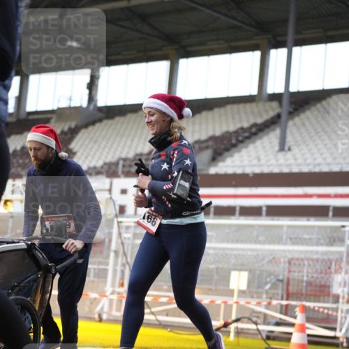 07.12.2025 - St. Pauli X-Mass-Run No. 15 Patografie http://msf.ph/oto/9370186 07.12.2025 11:33:17 Ziel 56, 73, 142, 181, 349, 2005, 2016, 2612, 2613, 2614, 2620, 3039, 3041, 3166, 3169 meine-sportfotos.de