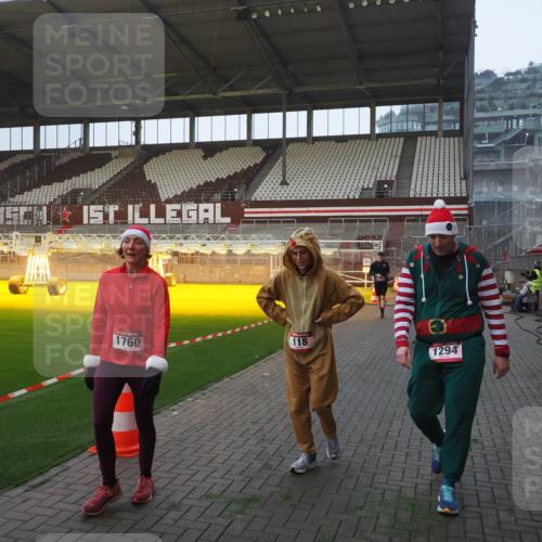 07.12.2025 - St. Pauli X-Mass-Run No. 15 Fabian Wolf http://msf.ph/oto/9370193 07.12.2025 10:01:35 Ziel 118, 393, 804, 1124, 1294, 1724, 1760, 1859, 3187, 3580, 3582, 3629, 3878 meine-sportfotos.de