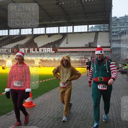 07.12.2025 - St. Pauli X-Mass-Run No. 15 Fabian Wolf http://msf.ph/oto/9370197 07.12.2025 10:01:35 Ziel 118, 393, 804, 1124, 1294, 1724, 1760, 1859, 3187, 3580, 3582, 3629, 3878 meine-sportfotos.de