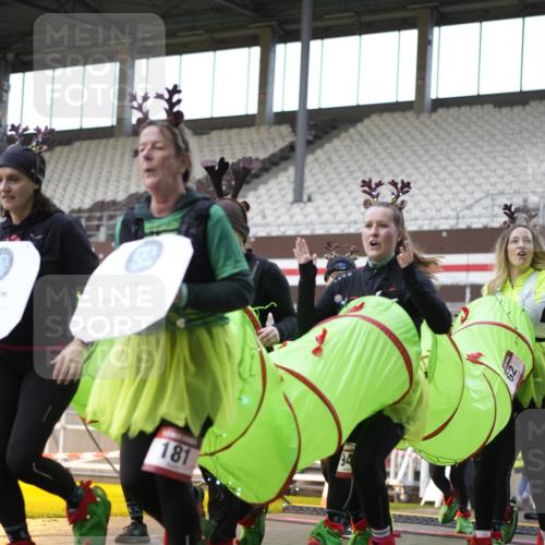 07.12.2025 - St. Pauli X-Mass-Run No. 15 Patografie http://msf.ph/oto/9370200 07.12.2025 11:33:23 Ziel 56, 62, 72, 73, 85, 94, 103, 110, 142, 181, 260, 340, 349, 1361, 2612, 2613, 2614, 2620, 3039, 3041, 3166, 3169, 3253, 3254 meine-sportfotos.de