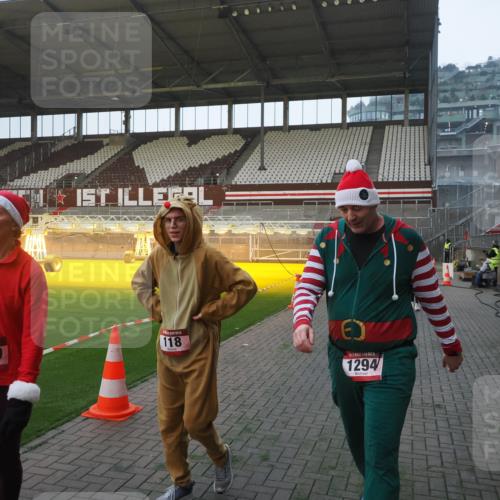 07.12.2025 - St. Pauli X-Mass-Run No. 15 Fabian Wolf http://msf.ph/oto/9370203 07.12.2025 10:01:36 Ziel 118, 393, 804, 1124, 1294, 1724, 1760, 1859, 2681, 3187, 3580, 3582, 3629, 3878 meine-sportfotos.de