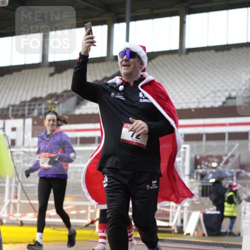 07.12.2025 - St. Pauli X-Mass-Run No. 15 Patografie http://msf.ph/oto/9370211 07.12.2025 11:33:26 Ziel 56, 62, 72, 73, 85, 94, 103, 110, 142, 181, 260, 340, 349, 354, 378, 1361, 3166, 3169, 3253, 3254, 4649 meine-sportfotos.de