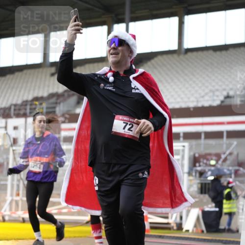 07.12.2025 - St. Pauli X-Mass-Run No. 15 Patografie http://msf.ph/oto/9370213 07.12.2025 11:33:27 Ziel 56, 62, 72, 73, 85, 94, 103, 110, 142, 181, 260, 340, 349, 354, 378, 1361, 3166, 3169, 3253, 3254, 4649 meine-sportfotos.de