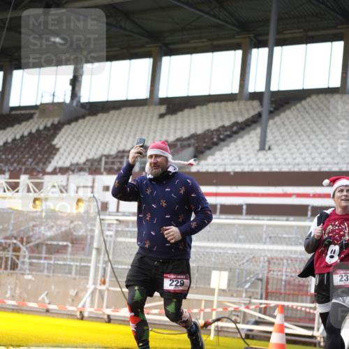 07.12.2025 - St. Pauli X-Mass-Run No. 15 Patografie http://msf.ph/oto/9370218 07.12.2025 11:33:39 Ziel 72, 85, 103, 229, 239, 260, 354, 378, 2219, 3253, 3254, 3601, 3737, 3740, 4649 meine-sportfotos.de